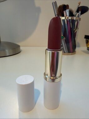 Estee Lauder Lipstick in Deep Mauve-Berry